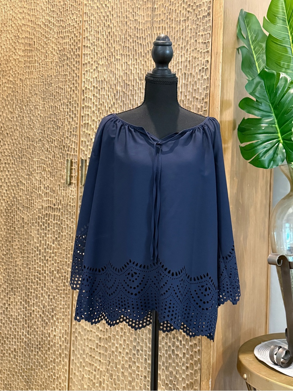 AGB Women’s Navy Blue Scoop Neck Blouse 3/4 Flared Sleeves Medium